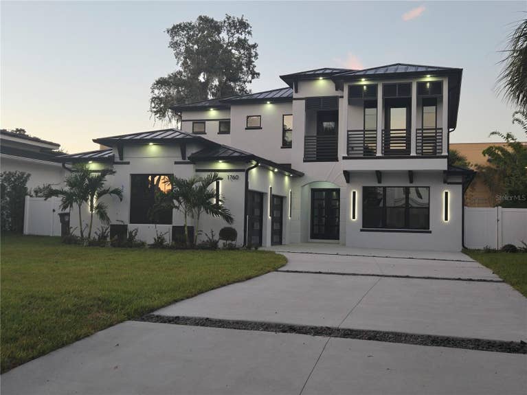 Featured Property image for 1760 Oakhurst Avenue