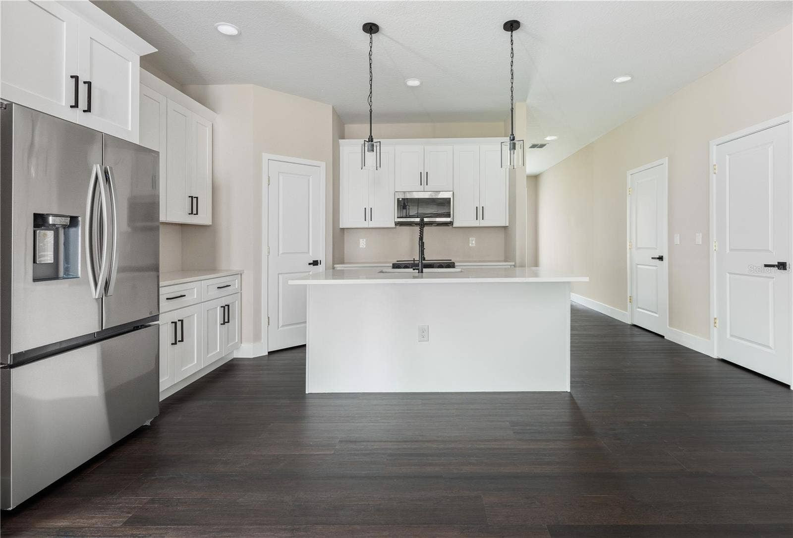 225 E HYDE PARK AVENUE, Eustis, FL 32726
