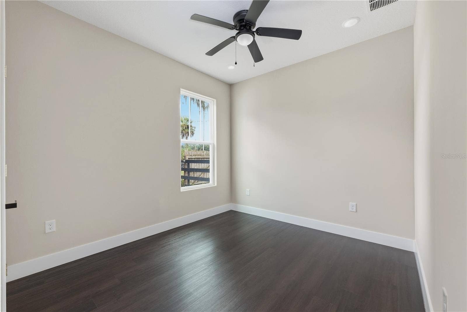225 E HYDE PARK AVENUE, Eustis, FL 32726