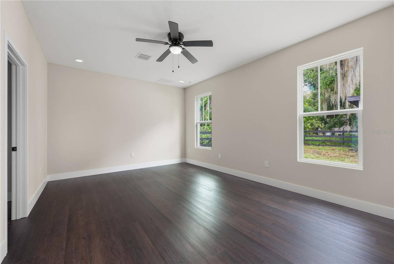 225 E HYDE PARK AVENUE, Eustis, FL 32726