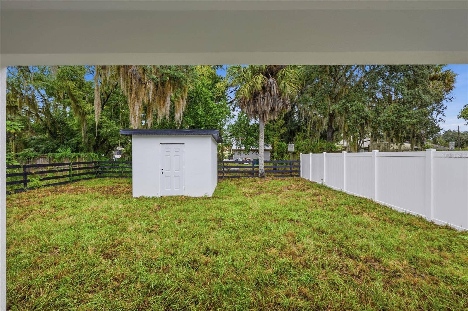 225 E HYDE PARK AVENUE, Eustis, FL 32726
