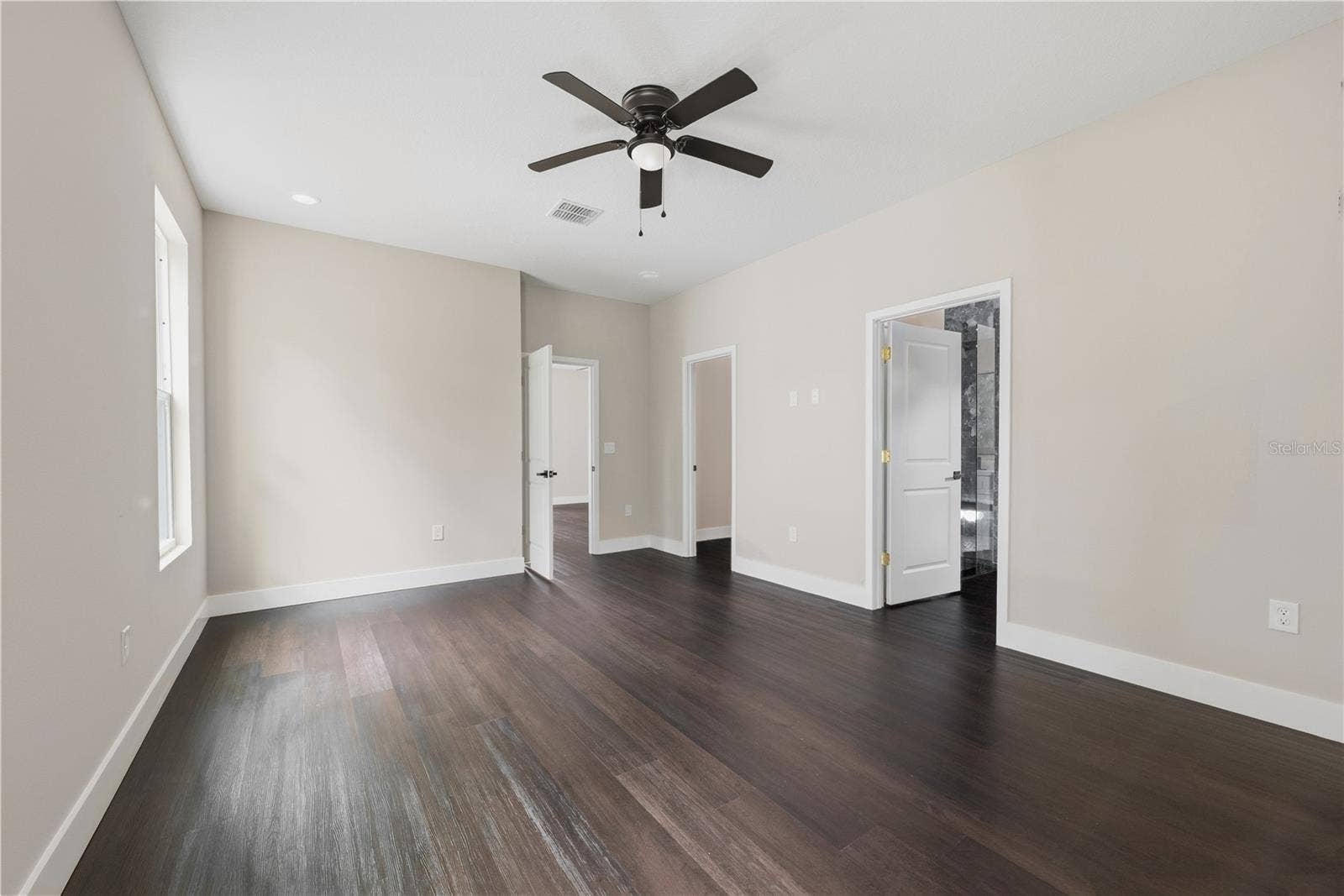 225 E HYDE PARK AVENUE, Eustis, FL 32726