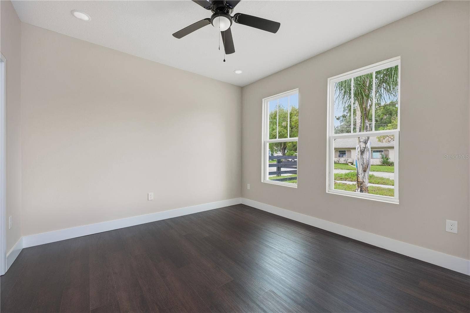 225 E HYDE PARK AVENUE, Eustis, FL 32726