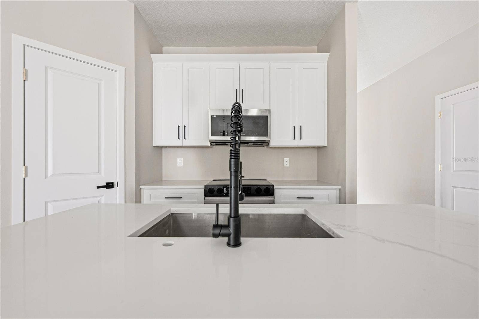 225 E HYDE PARK AVENUE, Eustis, FL 32726