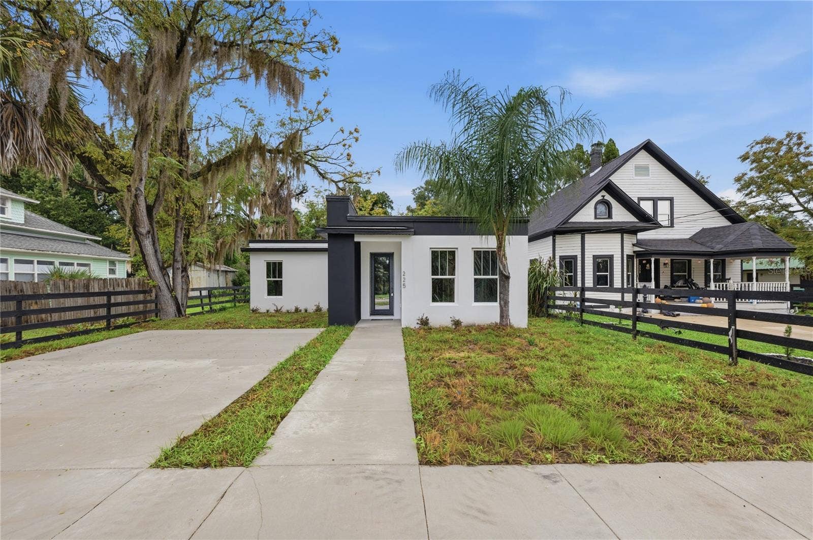 225 E HYDE PARK AVENUE, Eustis, FL 32726