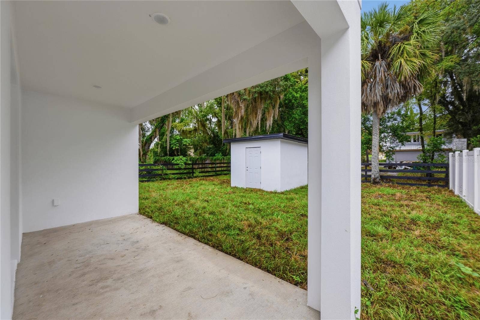 225 E HYDE PARK AVENUE, Eustis, FL 32726