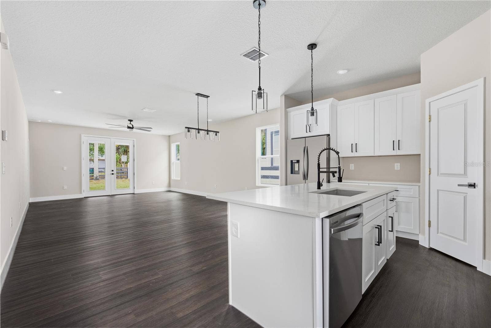 225 E HYDE PARK AVENUE, Eustis, FL 32726