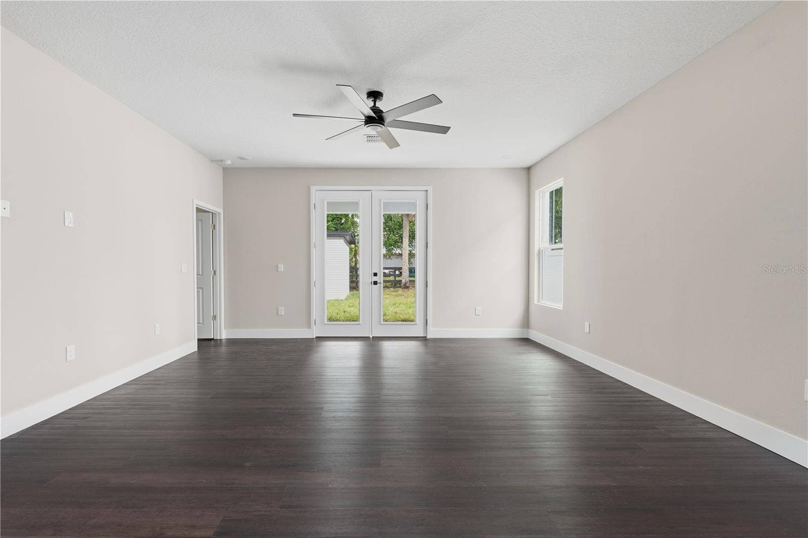225 E HYDE PARK AVENUE, Eustis, FL 32726