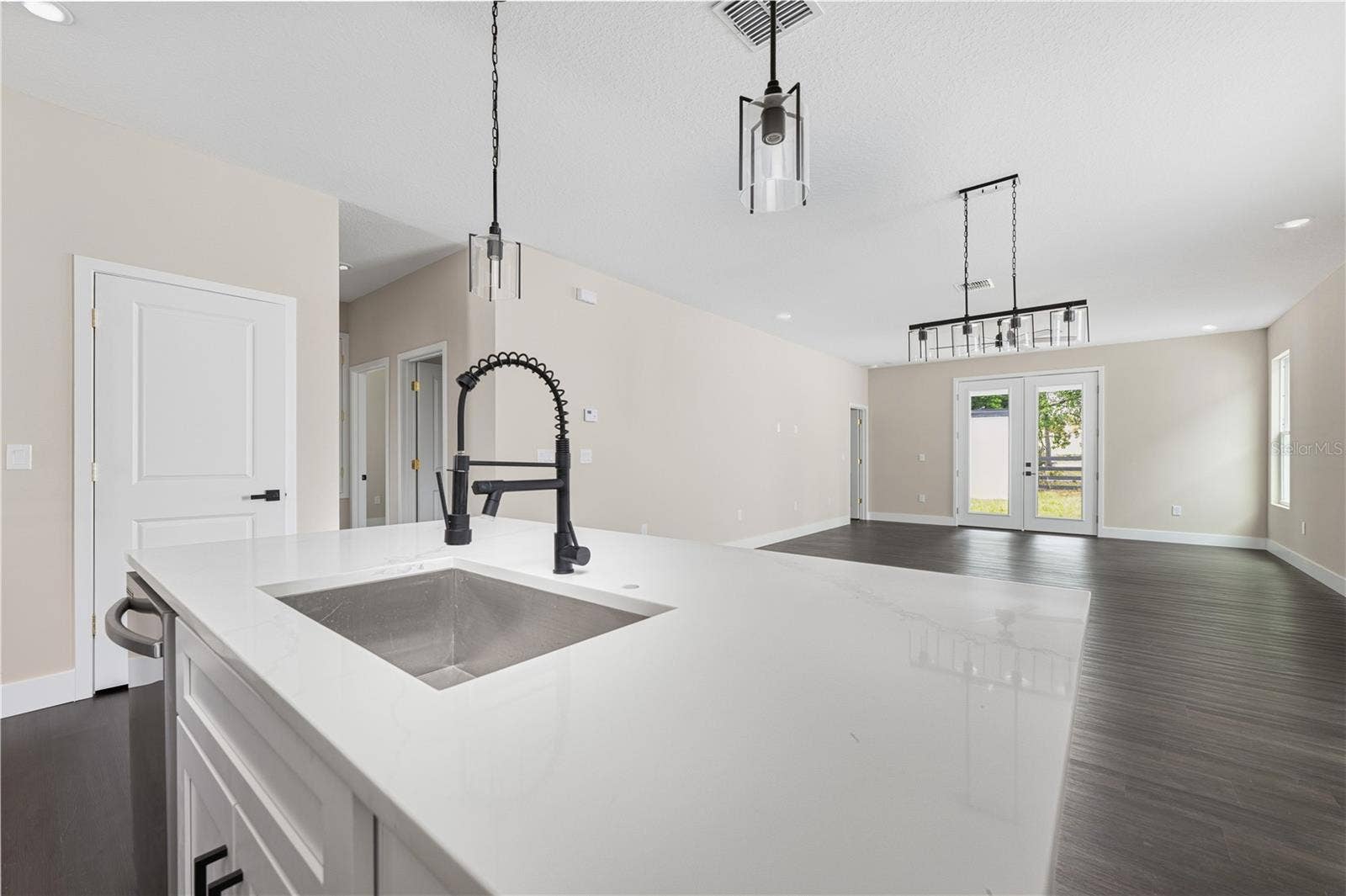 225 E HYDE PARK AVENUE, Eustis, FL 32726