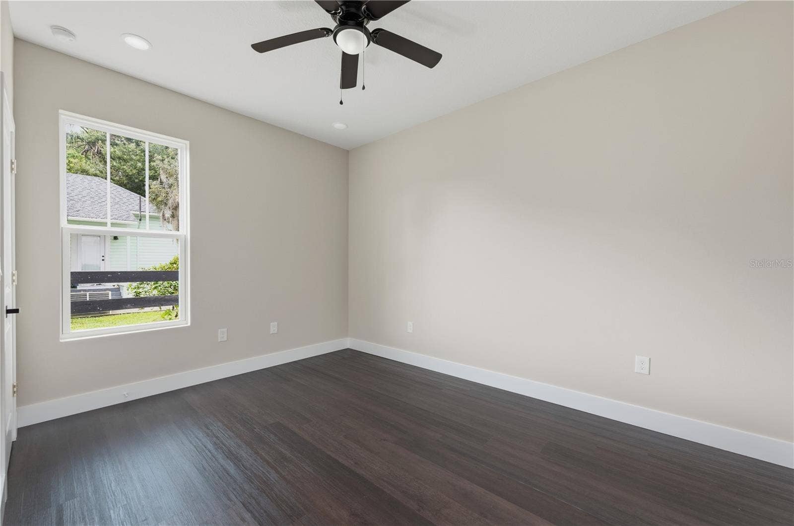 225 E HYDE PARK AVENUE, Eustis, FL 32726