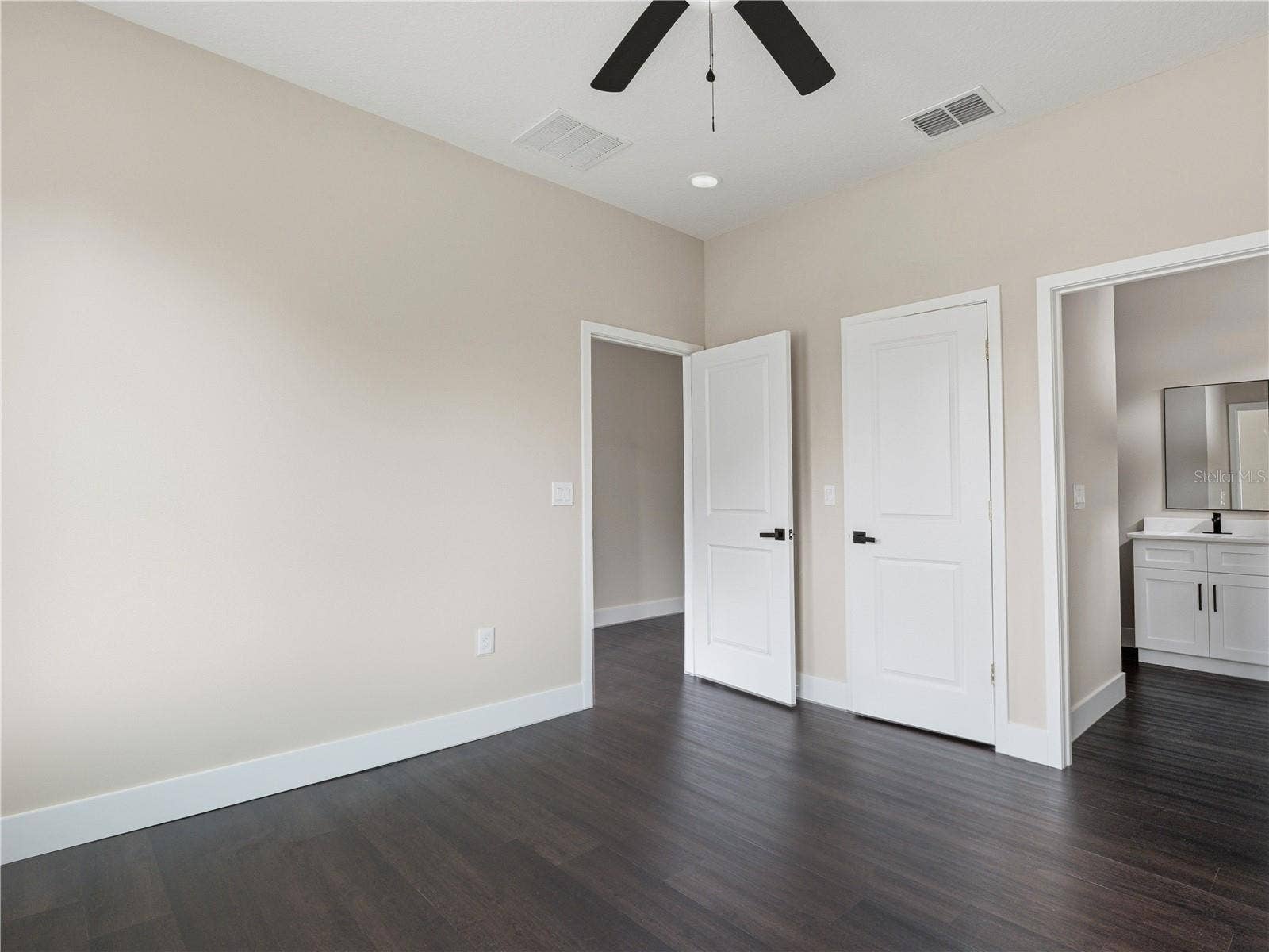 225 E HYDE PARK AVENUE, Eustis, FL 32726