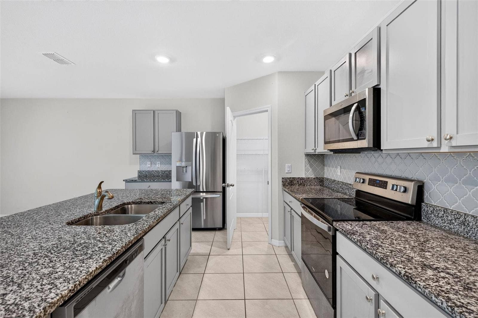 Kitchen (Walk In Pantry)