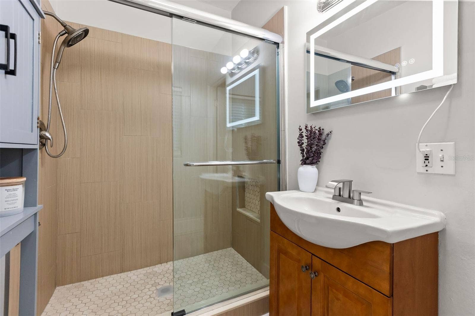 2215 WOODCREST DRIVE, Winter Park, FL 32792 2215 WOODCREST DRIVE, Winter Park, FL 32792