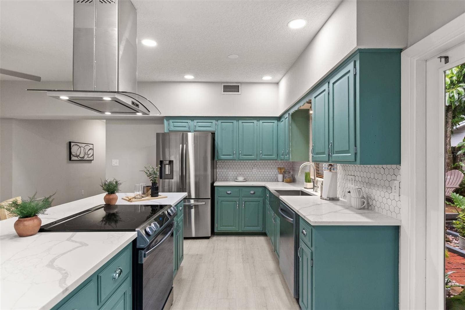 2215 WOODCREST DRIVE, Winter Park, FL 32792 2215 WOODCREST DRIVE, Winter Park, FL 32792