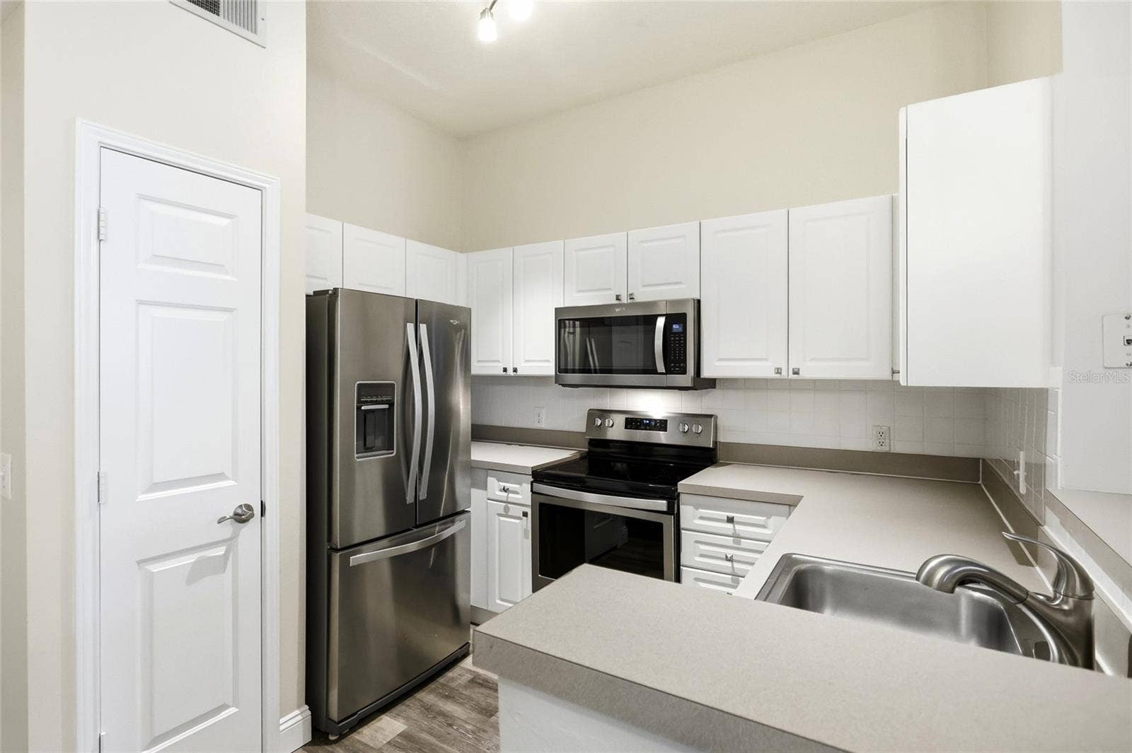 315 GRAND MAGNOLIA AVENUE, #312, Celebration, FL 34747 Stainless steel appliances in kitchen