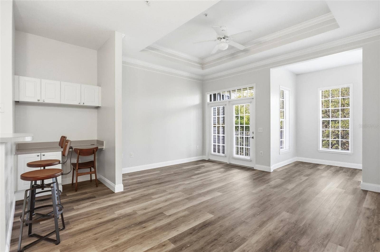 315 GRAND MAGNOLIA AVENUE, #312, Celebration, FL 34747 Build in desk/workspace area