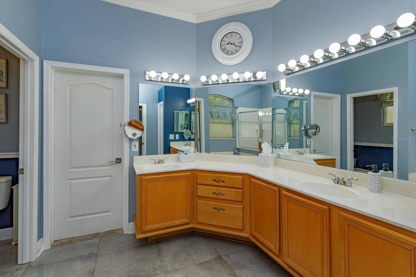 536 AVON GLADE PLACE, Sanford, FL 32771 Primary bath with dual sinks and direct access to bedroom 2