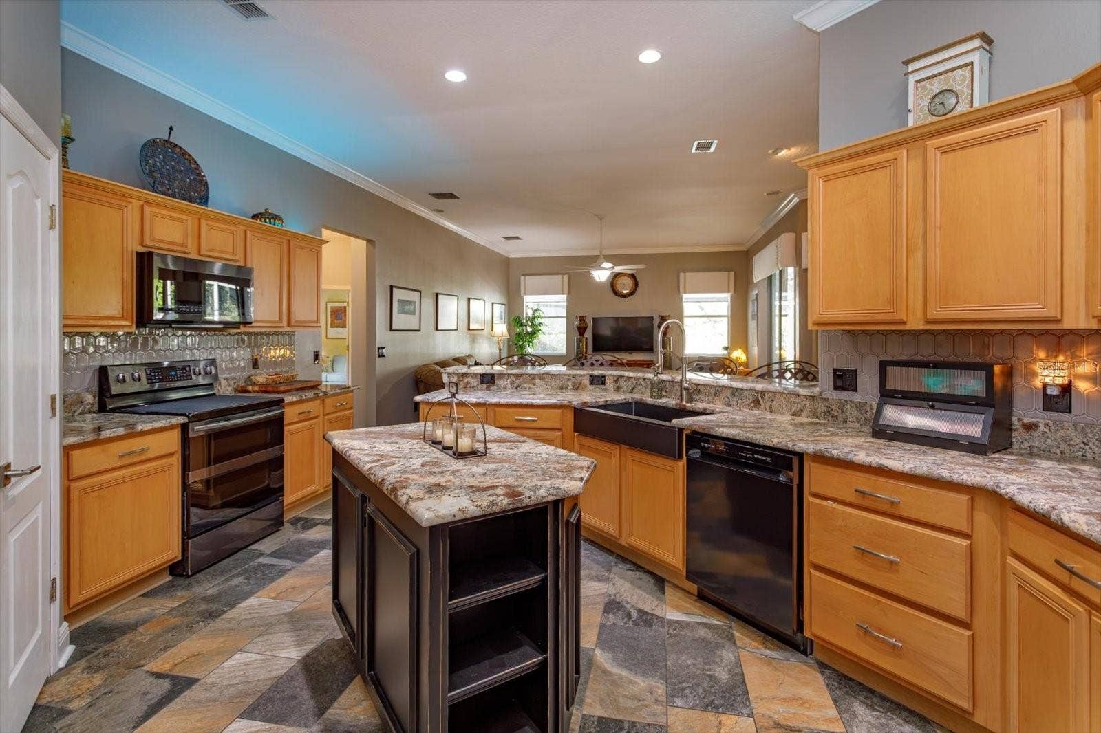 536 AVON GLADE PLACE, Sanford, FL 32771 Spacious kitchen with custom made island