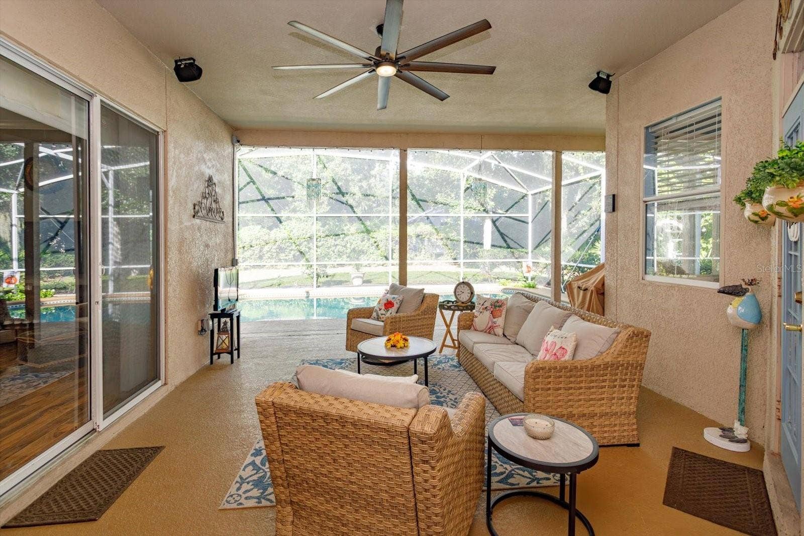 536 AVON GLADE PLACE, Sanford, FL 32771 spacious lanai for relaxing poolside