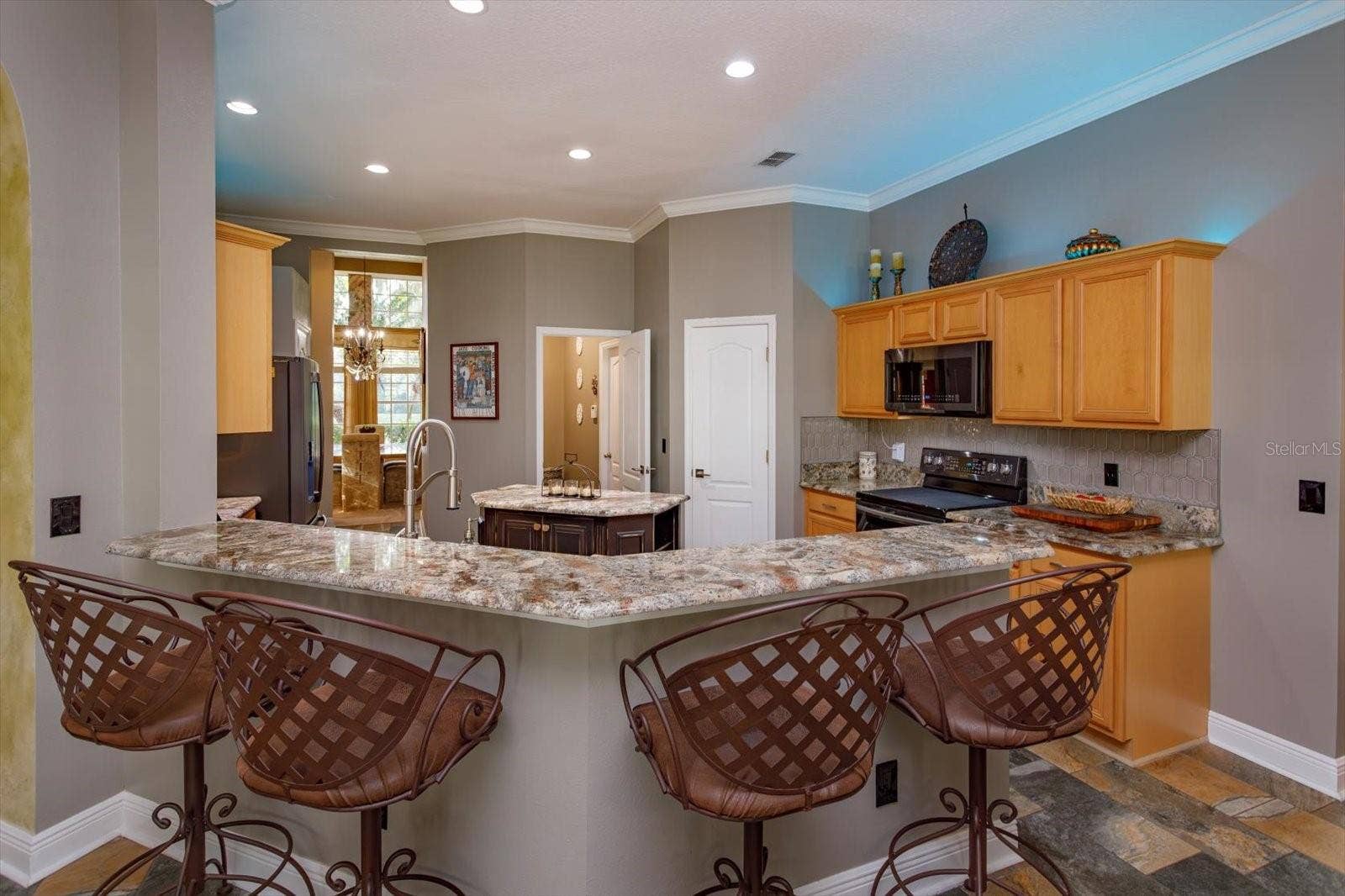 536 AVON GLADE PLACE, Sanford, FL 32771 kitchen looking towards dining room