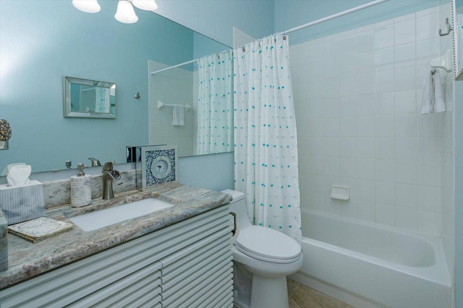 536 AVON GLADE PLACE, Sanford, FL 32771 Private full bathroom en-suite in bedroom 3