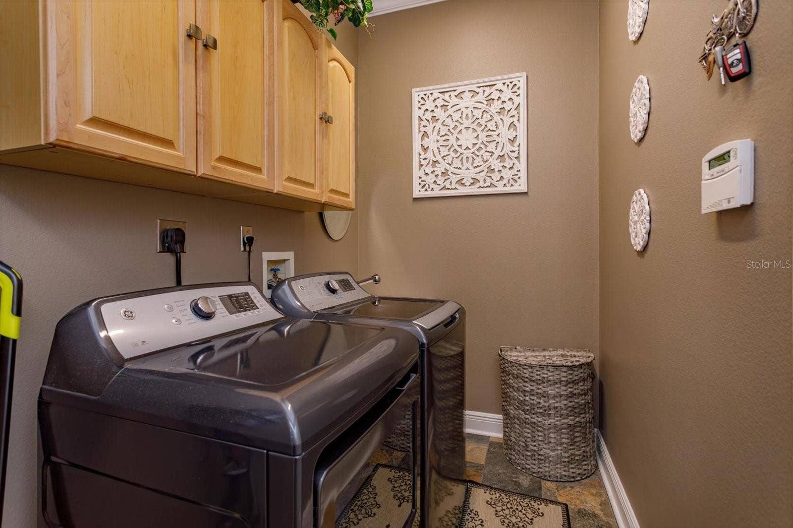 536 AVON GLADE PLACE, Sanford, FL 32771 Laundry room has built-in utility sink and overhead cabinets