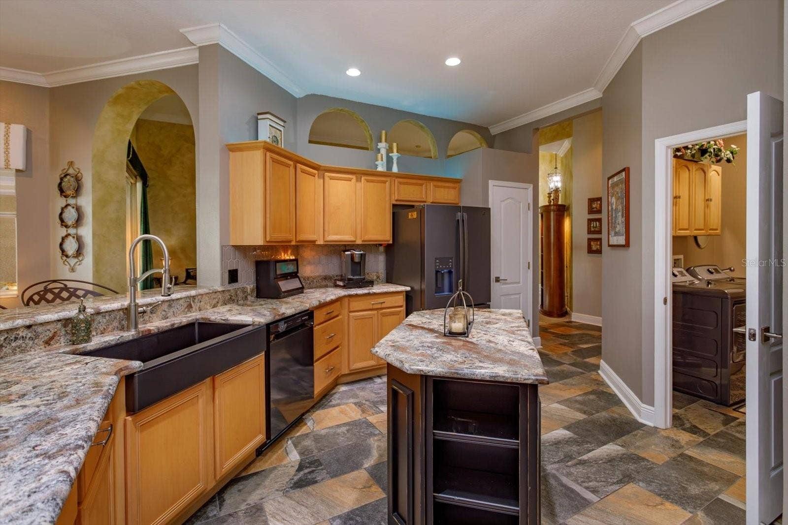 536 AVON GLADE PLACE, Sanford, FL 32771 black granite apron sink and new frig & dishwasher