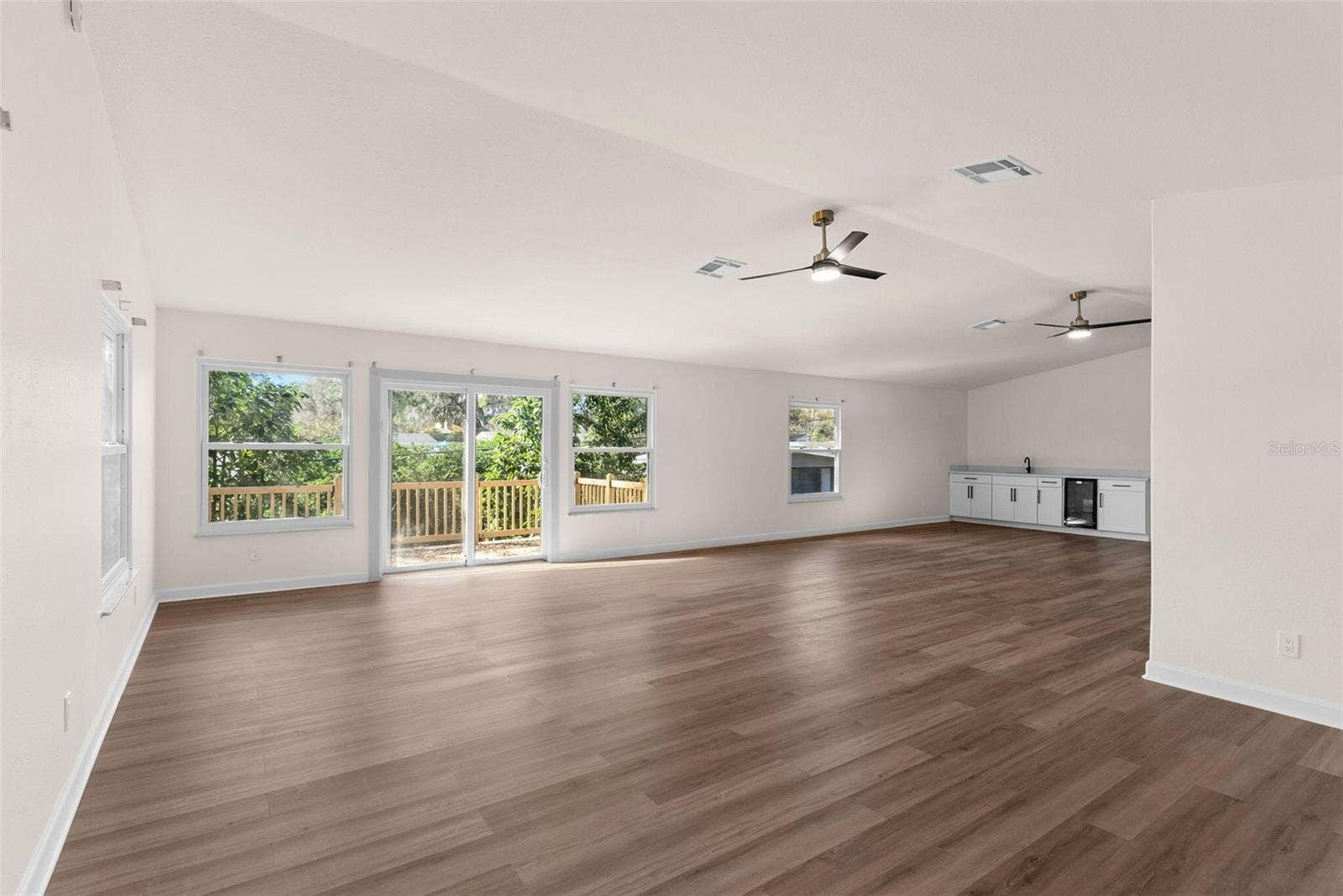 3203 S POLK AVENUE, Lakeland, FL 33803 3203 S POLK AVENUE, Lakeland, FL 33803