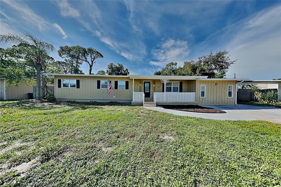 Property photo for Bradenton, FL