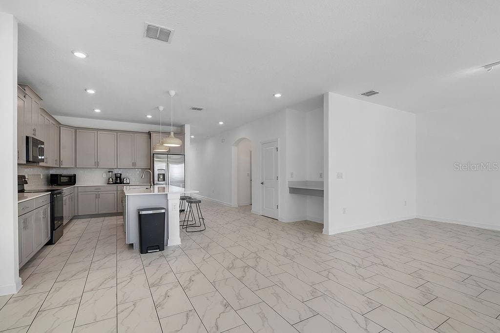 9255 SOMMERSET HILLS DRIVE, Davenport, FL 33896 9255 SOMMERSET HILLS DRIVE, Davenport, FL 33896