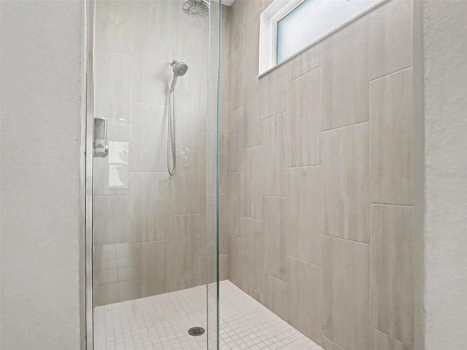 4484 LIONS GATE AVENUE, Clermont, FL 34711 Custom Shower