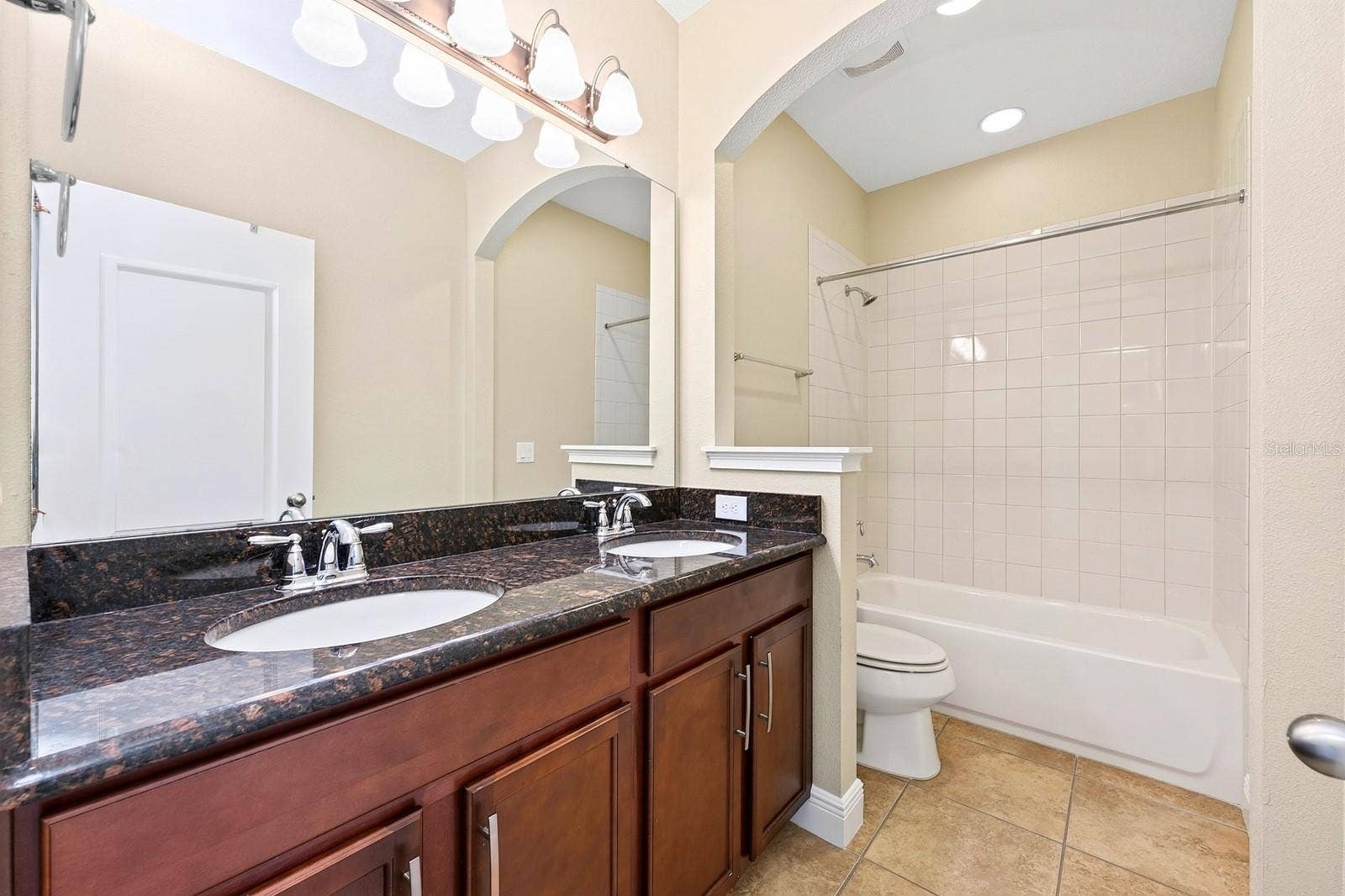 9024 NEHER STREET, Orlando, FL 32827 Third full bath.