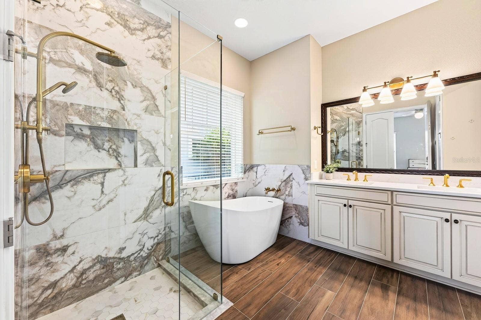 9024 NEHER STREET, Orlando, FL 32827 Primary en-suite bath.