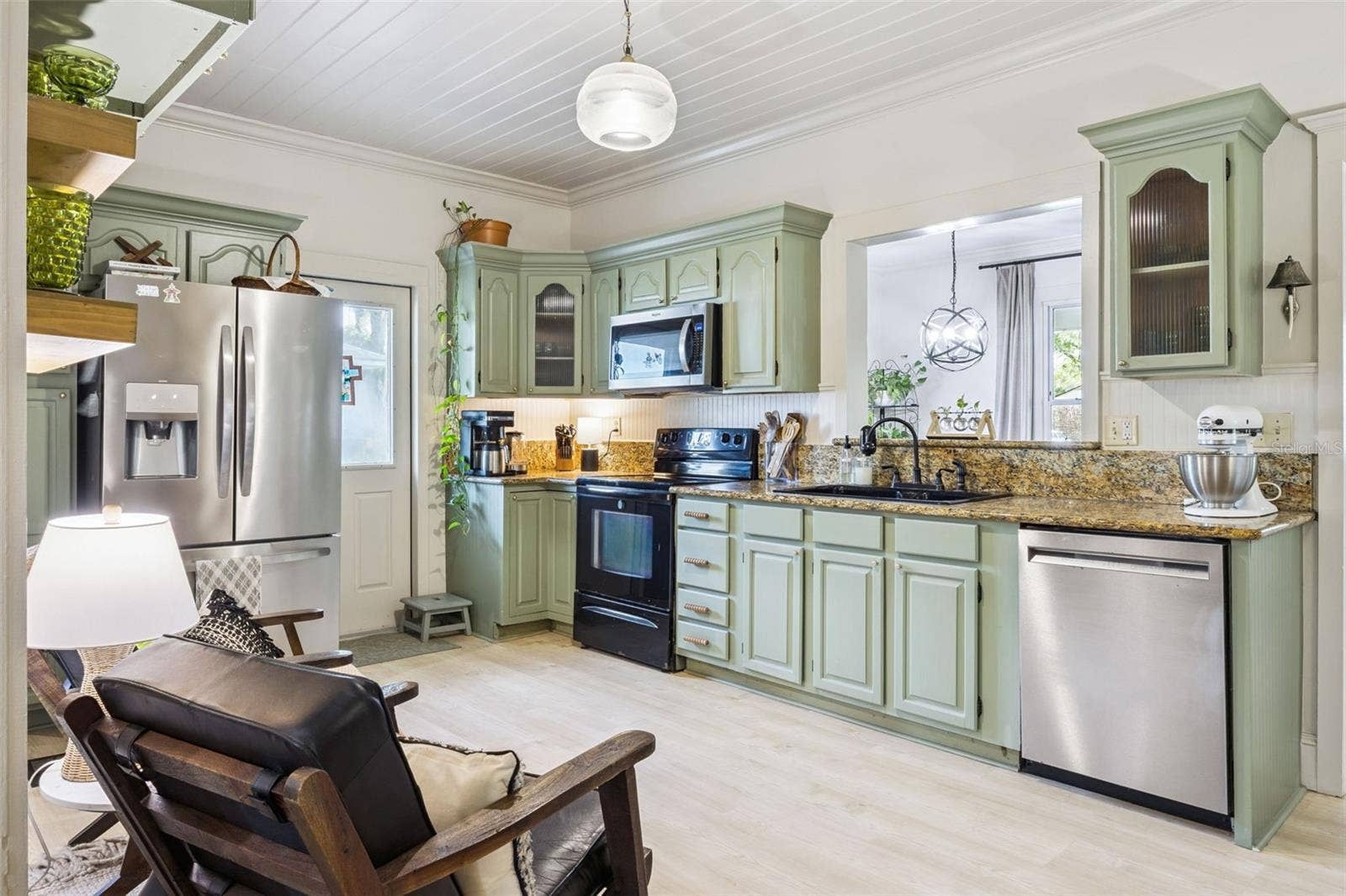 128 N HIGHLAND AVENUE, Winter Garden, FL 34787 Kitchen