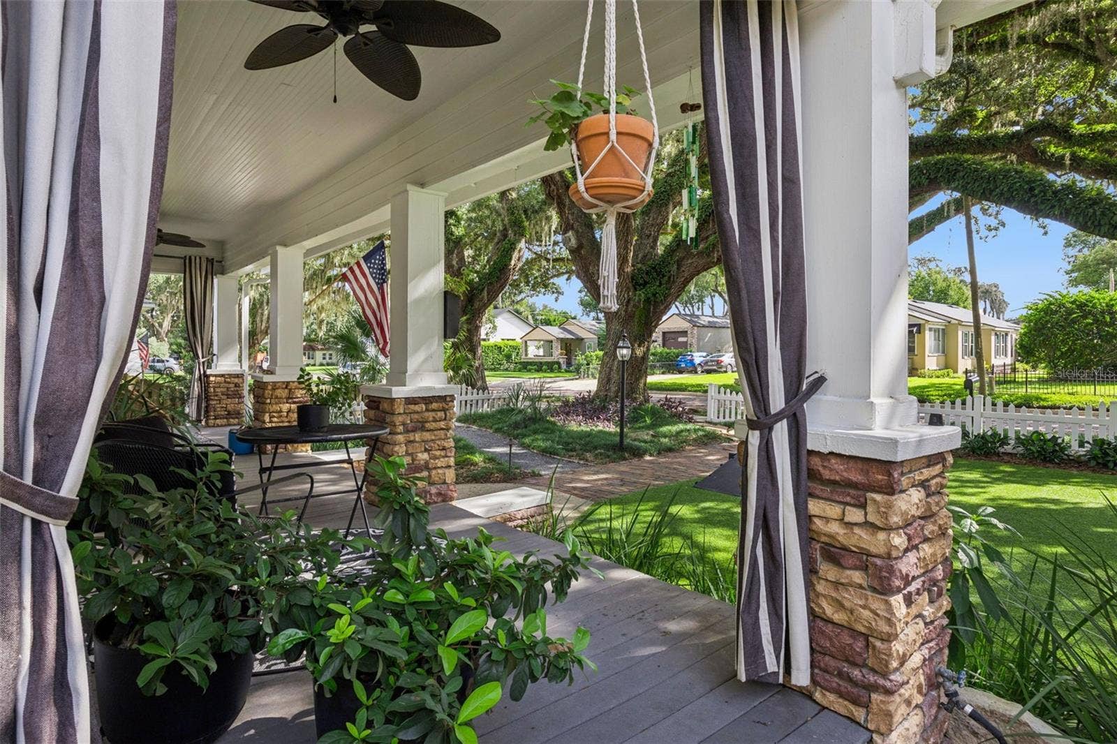 128 N HIGHLAND AVENUE, Winter Garden, FL 34787 Front porch