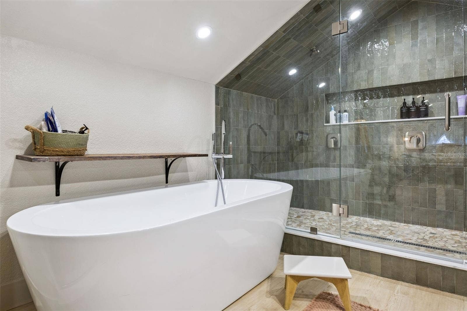 128 N HIGHLAND AVENUE, Winter Garden, FL 34787 Primary bathroom