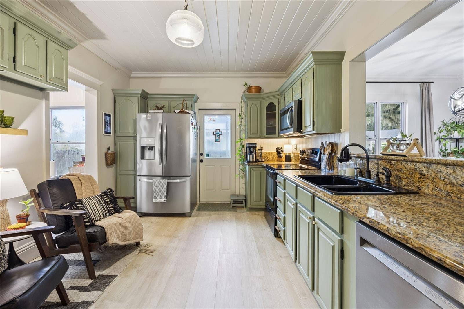 128 N HIGHLAND AVENUE, Winter Garden, FL 34787 Kitchen