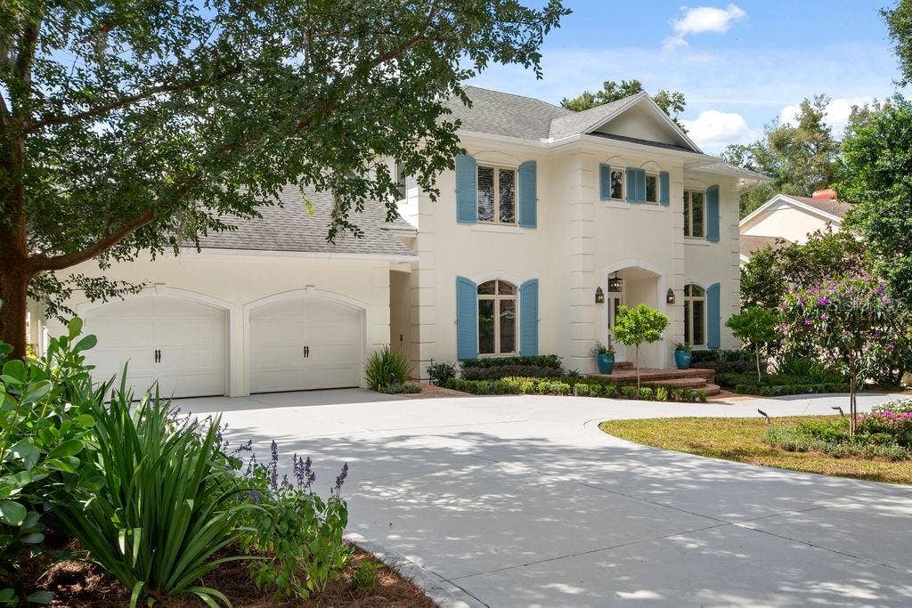 555 E LAKE SUE AVENUE, Winter Park, FL 32789 Circular drive adds extra parking.