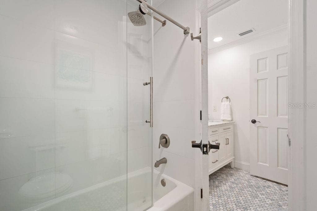 555 E LAKE SUE AVENUE, Winter Park, FL 32789 555 E LAKE SUE AVENUE, Winter Park, FL 32789