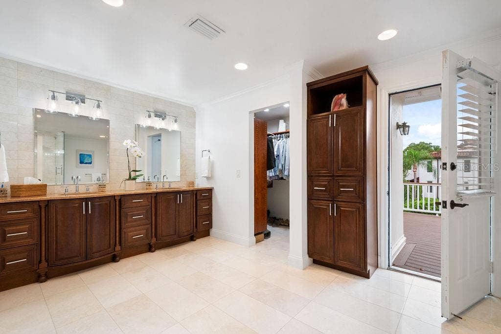 555 E LAKE SUE AVENUE, Winter Park, FL 32789 555 E LAKE SUE AVENUE, Winter Park, FL 32789