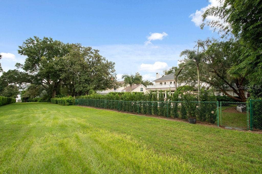 555 E LAKE SUE AVENUE, Winter Park, FL 32789 Easement leading to Lake Virginia.