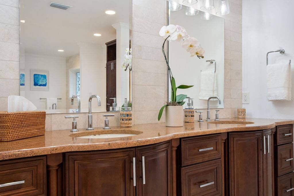 555 E LAKE SUE AVENUE, Winter Park, FL 32789 555 E LAKE SUE AVENUE, Winter Park, FL 32789