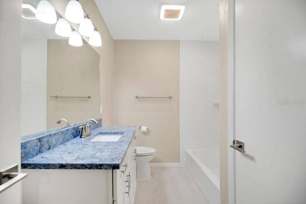 2391 BANANA STREET, Deland, FL 32720 MULTIPURPOSE SUITE BATH