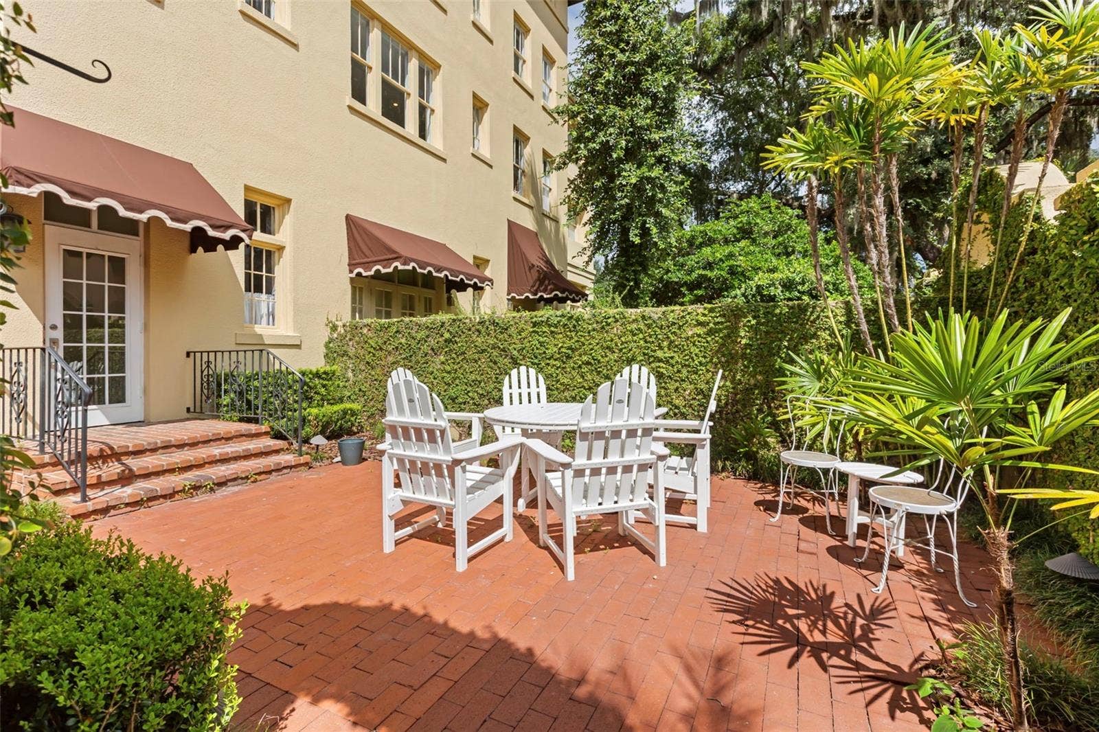Private enclosed Courtyard and Garden 2