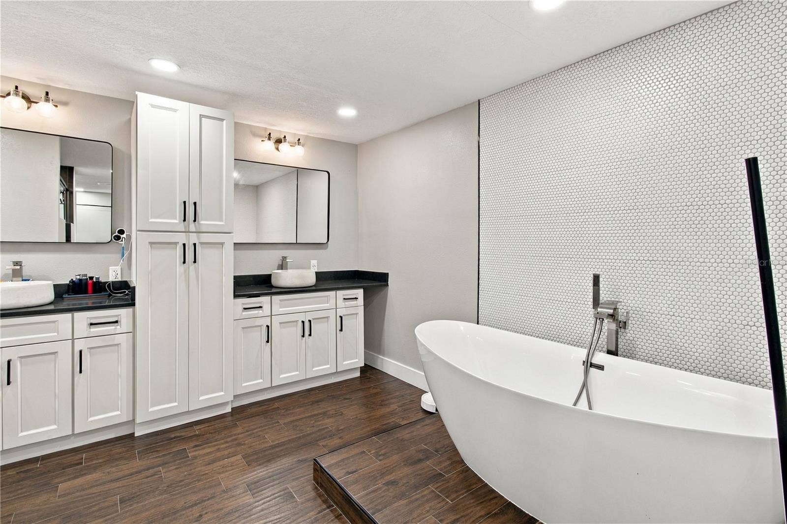 2210 EDGAR COURT, Oviedo, FL 32765 Primary Bathroom