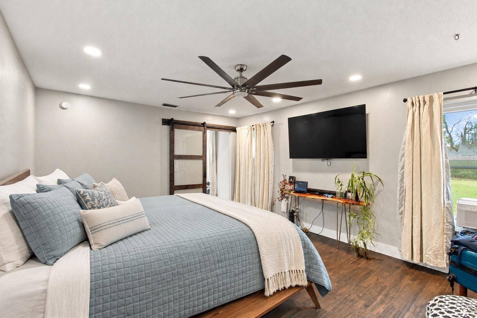 2210 EDGAR COURT, Oviedo, FL 32765 Primary Bedroom - AI enhanced