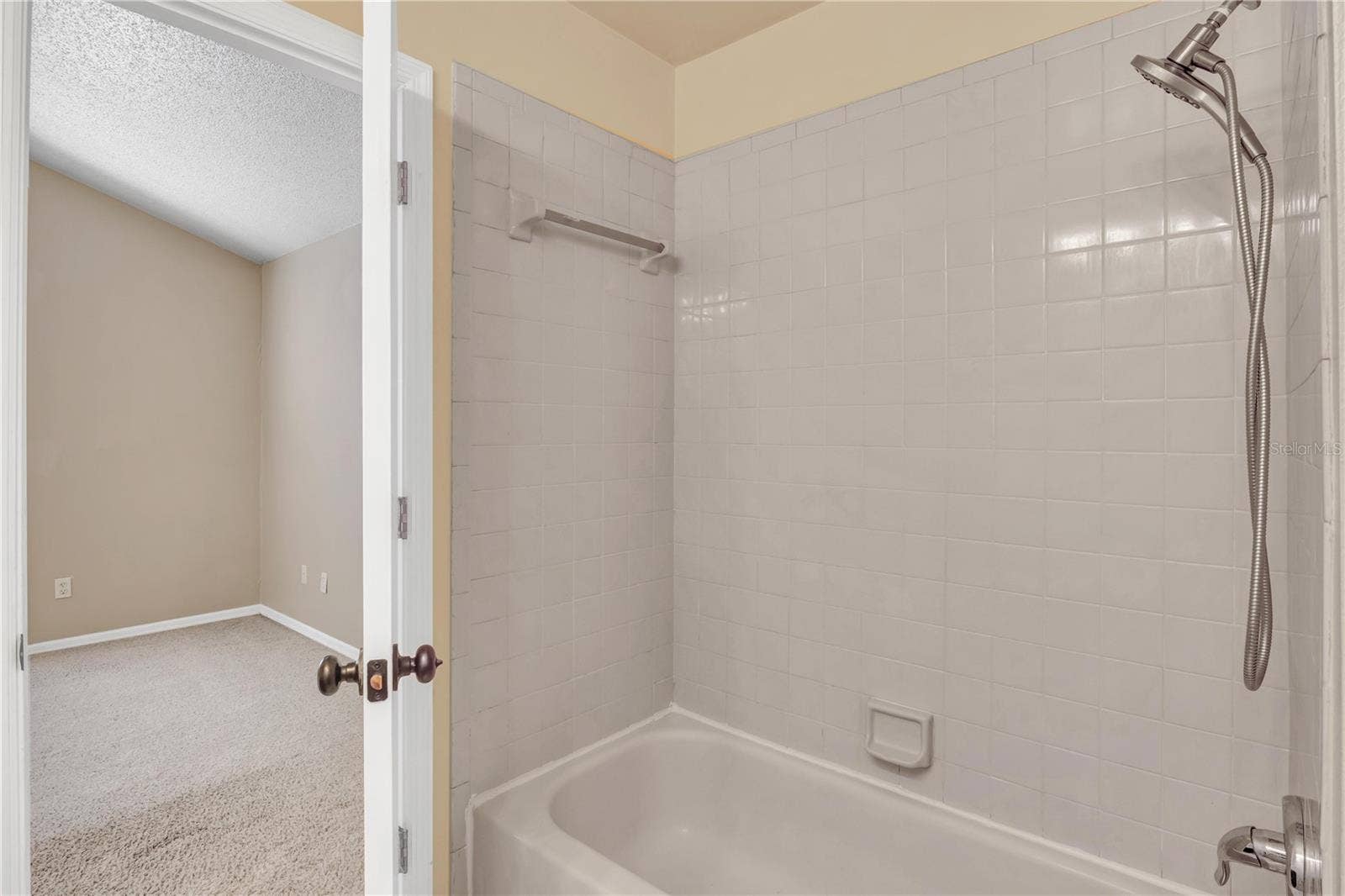 1018 MALCOLM COURT, Oviedo, FL 32765 1018 MALCOLM COURT, Oviedo, FL 32765