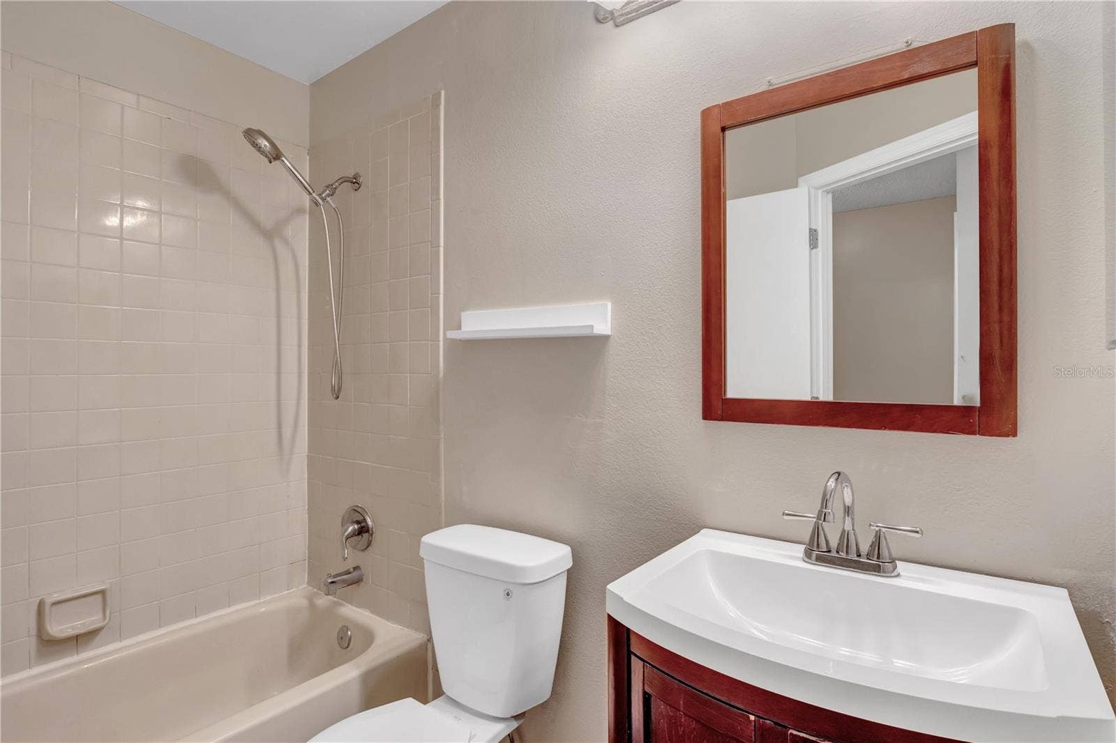 1018 MALCOLM COURT, Oviedo, FL 32765 1018 MALCOLM COURT, Oviedo, FL 32765