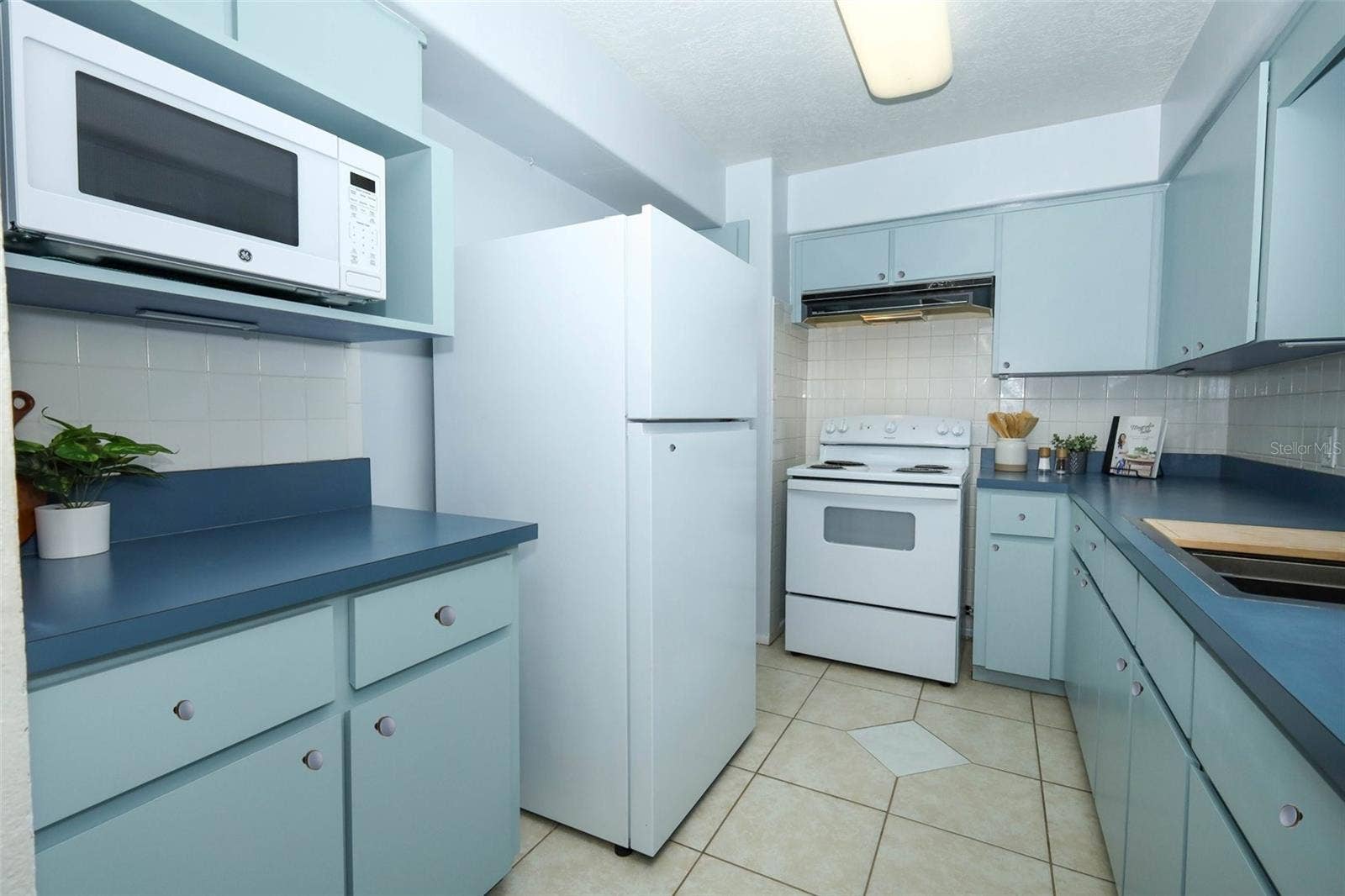 506 S ELSASSER STREET, Deland, FL 32720 Kitchen with brand new black round knobs finished after photos