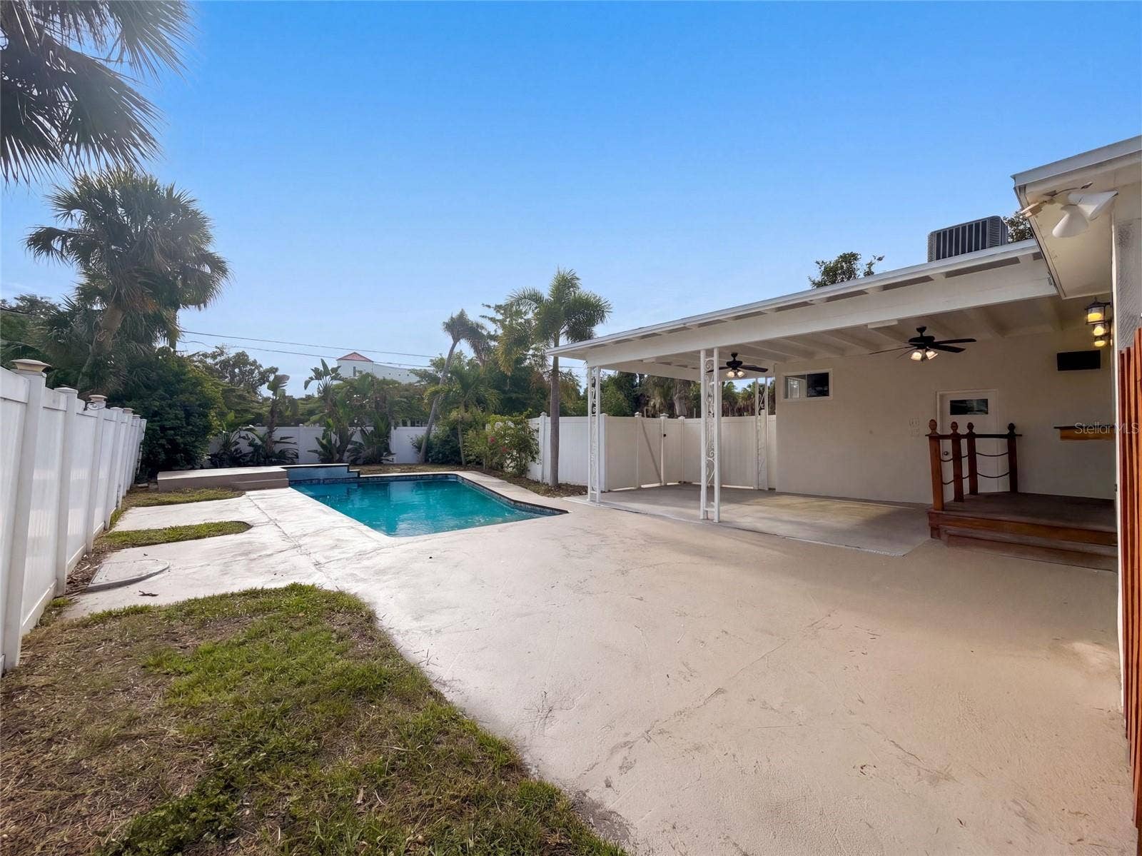 601 MYRTLE WAY S, St Petersburg, FL 33705 601 MYRTLE WAY S, St Petersburg, FL 33705